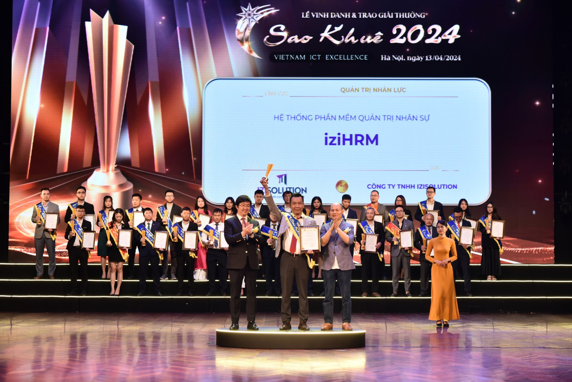 Quản trị Nhân sự Toàn diện iziHRM của IZISolution nhận Giải thưởng Sao Khuê 2024